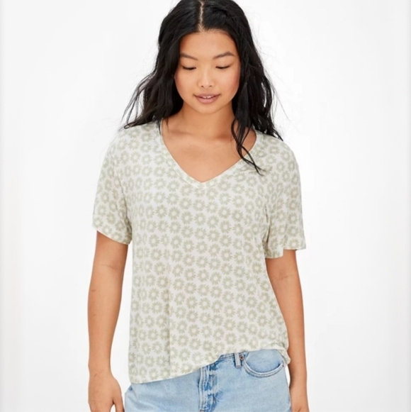 American Eagle Oversized Soft & Sexy V-Neck T-Shirt - Picture 1 of 6